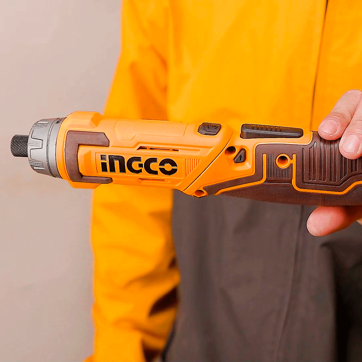 INGCO ATORNILLADOR INALAMBRICO 8V MANGO AJUSTABLE+ ACCESORIOS CSDLI08025 - MARKEMSTORE - Atornillador